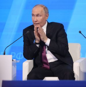 Владимир Путин обсудит запрет на работу в госорганах из-за судимостей в семье